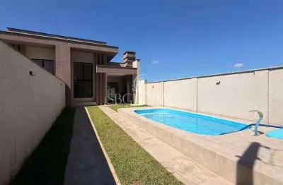 Casa com piscina e móveis planejados a  600m da praia na barra do saí em itapoá-sc