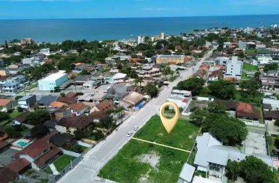 Terrenos com 900m² de área total (30x30) na região Central de Itapoá SC. Av. Comercial com alto potencial de valorização!