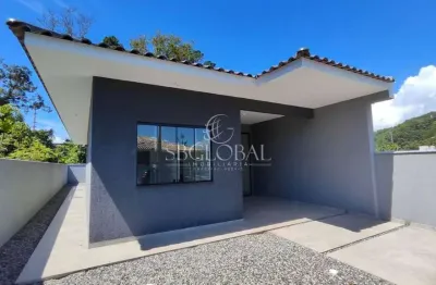 Excelente casa com 03 quartos (01 suíte) á 670 metros da praia em itapoá-sc