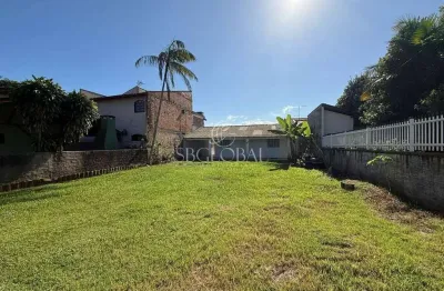Casa de madeira com amplo espaço de terreno á 450 metros da praia em itapoá-sc