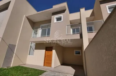 Ótimo sobrado localizado na barra do saí  a 500 metros da praia em itapoá/sc