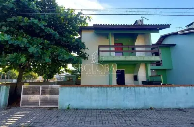 Apartamento a 150m da praia no balneário cambijú, com 02 quartos e terreno espaçoso em itapoá/sc