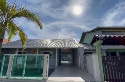 Casa com piscina á 50 metros da praia balneário brasilia em itapoá-sc