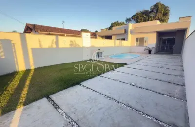 Casa aconchegante com piscina e 03 quartos localizada na barra do saí em itapoá/sc