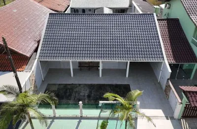 Casa com piscina á 50 metros da praia balneário brasilia em itapoá-sc