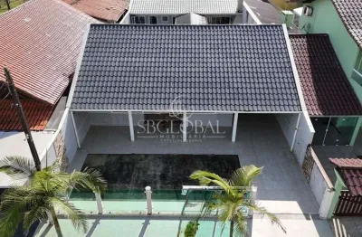 Casa com piscina á 50 metros da praia balneário brasilia em itapoá-sc