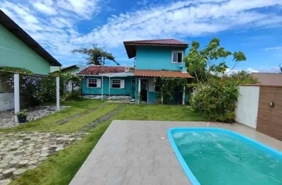 Sobrado com piscina 03 quartos e próximo do mar em itapoá/sc