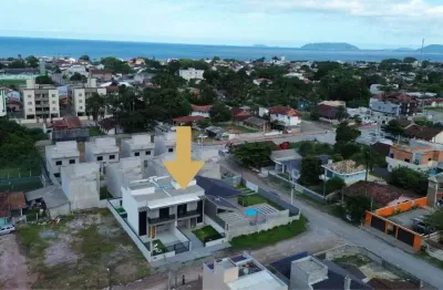 Sobrado novo com suíte e excelente acabamento a 600m da praia em itapoá/sc!