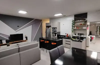 Casa com 125m² e hidromassagem no balneário cambijú, em itapoá/sc