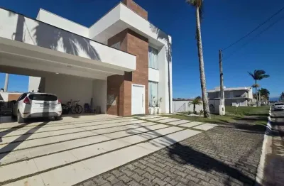 Sobrado com 04 dormitórios e piscina no condomínio south beach em itapoá/sc