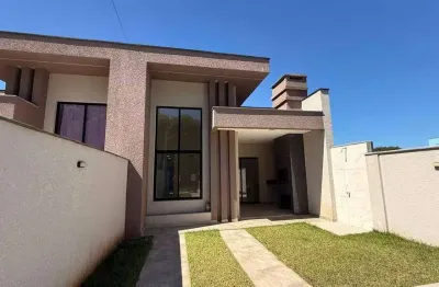 Casa com piscina e móveis planejados a  600m da praia na barra do saí em itapoá-sc
