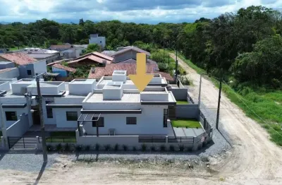 Casa de esquina na barra do saí  com 02 quartos (01 suíte) em itapoá/sc