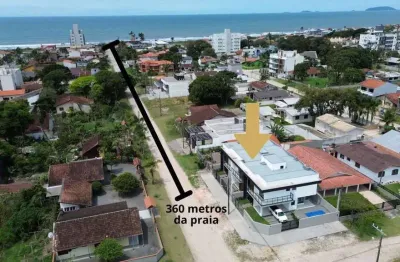 Sobrado com 04 dormitórios e de alto padrão no balneário rainha do mar