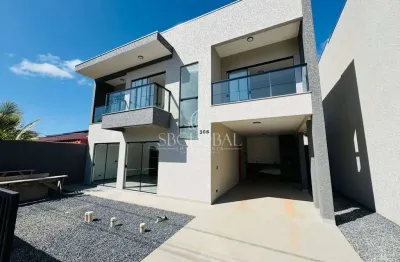 Sobrado com 03 dormitórios á 145 metros da praia em itapoá-sc