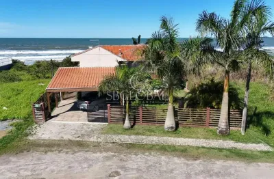 Casa averbada frente para o mar no balneário mariluz em itapoá/sc