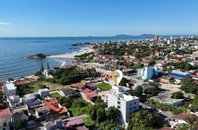 Apartamento no 3° andar do residencial terceira pedra a 170 metros da praia em itapoá/sc