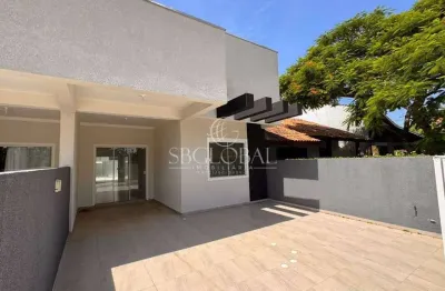 Casa nova com piscina e 03 dormitórios na Barra do Saí em Itapoá SC, apenas 150 metros da praia !