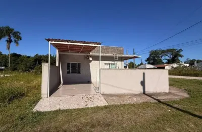 Casa de esquina com piscina á 300 metros da praia no Balneário Princesa do Mar em Itapoá-SC