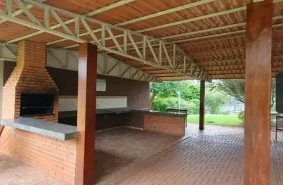 Sobrado em condominio fechado no setor Fama em frente ao Parque Jerivá