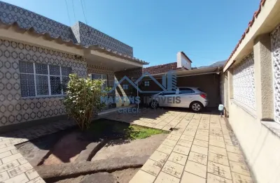Linda casa linear com 3 quartos - amplo quintal e terraço coberto