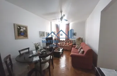 Cobertura com três quartos, condomínio com portão automático e porteiro