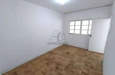 Casa Geminada 2 Quartos no Ocian, Praia Grande - Conforto e Segurança