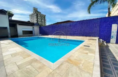 Espaçosa Casa Isolada à Venda no Ocian, Praia Grande - 4 Quartos e Piscina