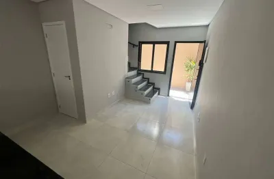 Espaçoso Sobrado em Condomínio no Ocian, Praia Grande - 2 Quartos