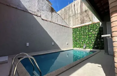 Espaçosa Casa Geminada à Venda no Mirim, Praia Grande - 2 Quartos