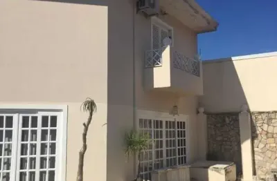 Casa de 412 m² de área construída com 3 suítes no jardim samambaia em jundiaí - sp