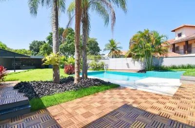 Casa com 5 suítes, no condomínio mansões, barra da tijuca.