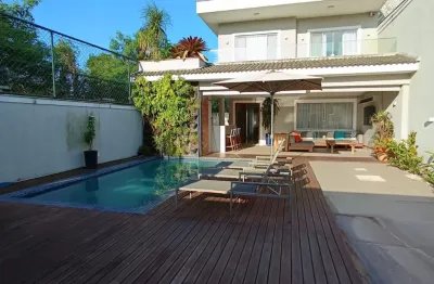 Casa em condomínio fechado com 4 quartos à venda na Rua Carlos Drummond de Andrade, Barra da Tijuca, Rio de Janeiro