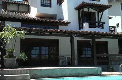 Triplex colonial  com 5 quartos sendo 4 suítes vaga para + de 5 carro na garagens