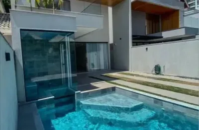 Casa moderna de 350m² com design contemporâneo no condomínio green place.