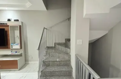 Linda casa reformada e em ótimo estado triplex de 3 quartos e terraço gourmet na vila da penha