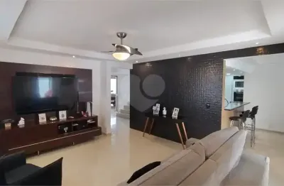 Casa à venda com 4 quartos entre o mar e a lagoas de  Piratininga, Niterói - RJ