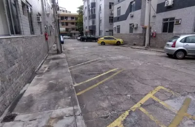 Excelente apartamento de 2 quartos com dependência e vaga reformado no grajaú