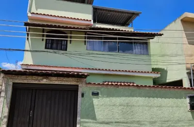 Linda casa de 3 quartos na Vila Kenedy perto da Avenida Brasil