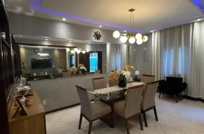 CASA DE CONDOMÍNIO A VENDA  Pechincha com 312 metros quadrados com 4 quartos sendo 2 suítes e 4 banheiros.