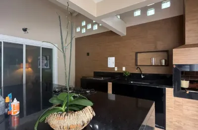 Casa de Condomínio com 4 Quartos para alugar, 270m² - Recreio Dos Bandeirantes
