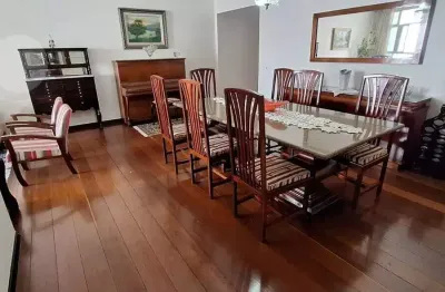 Belíssimo apartamento com 238 m² à 2 QUADRAS DA PRAIA  DE ICARAÍ Niterói - RJ