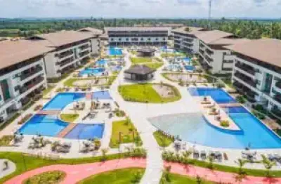 Excelente apartamento duplex mobiliado com varanda, 2 quartos e lazer completo localizado na praia do cupe