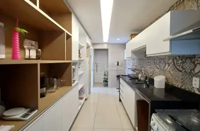 Apartamento com excelente localização no bairro da madalena, 3 quartos sendo 1 suíte com closet, 105m², 1 vaga de garagem coberta