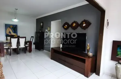 Apartamento com excelente localização em boa viagem, próximo ao mar.