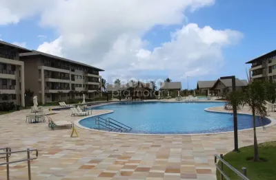 Apartamento com excelente localização em muro alto, em condomínio beira mar.