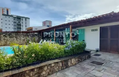 Excelente casa localizada em candeias, ao lado do café fridda com 350m².