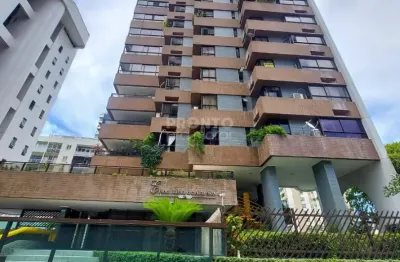 Apartamento beira mar  com 3 quartos sendo todos suites em candeias