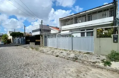 Casa com área privativa no bairro da madalena - recife-pe
