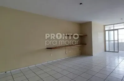 Apartamento com excelente localização em boa viagem, próximo ao mar. o imóvel possui 124,63m² de área construída.