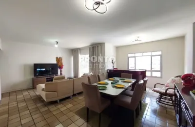 Apartamento com excelente localização no bairro de boa viagem, com 138,00m² de área útil.